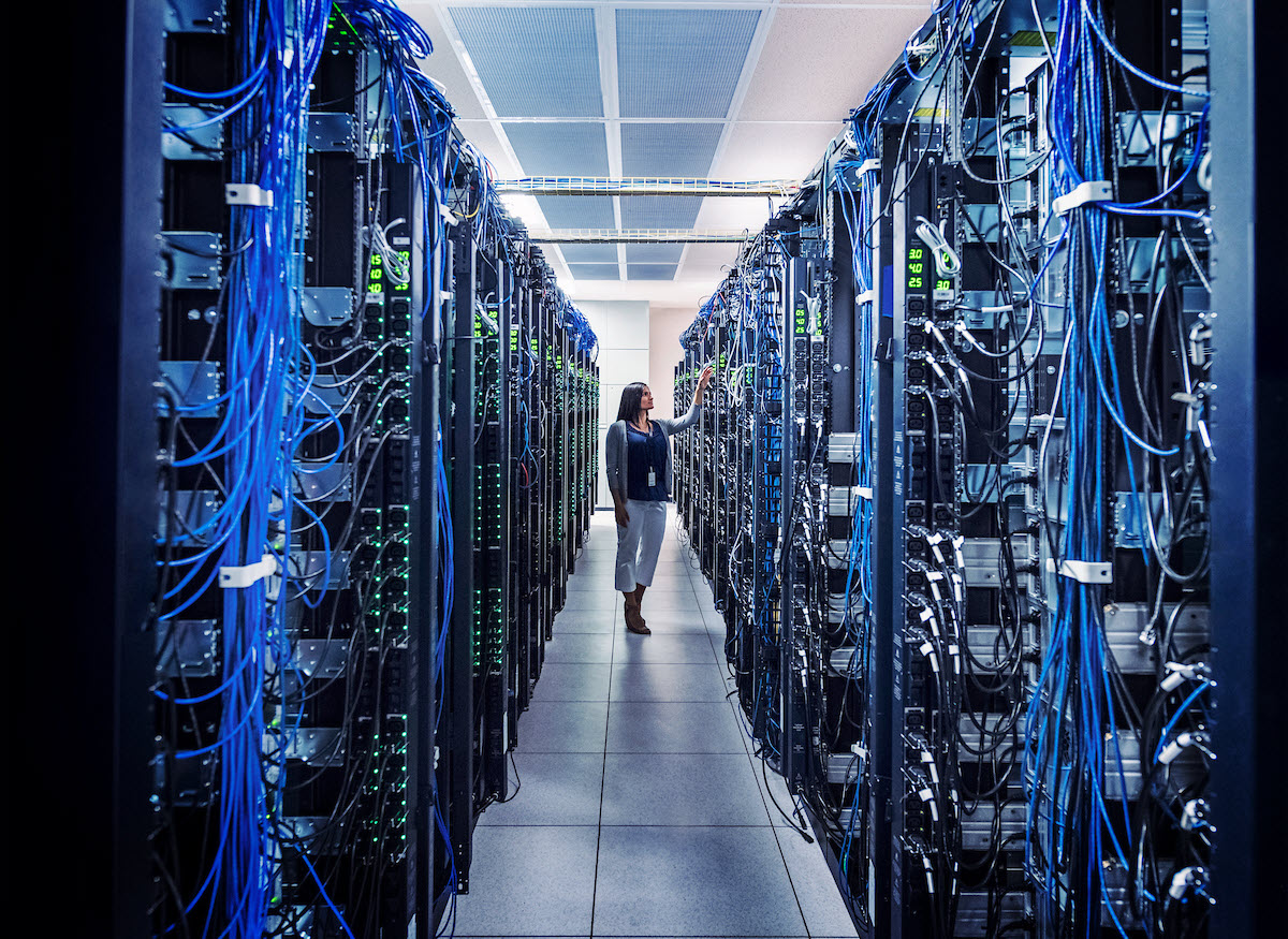 DIY or outsource? 4 key questions to ask before starting your network deployment