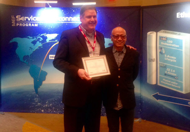 Ciena's John Hawkins accepts the 100GbE certification for our 8700 Packetwave Platform from the MEF's Nan Chen