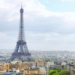 Eiffel tour in the daytime